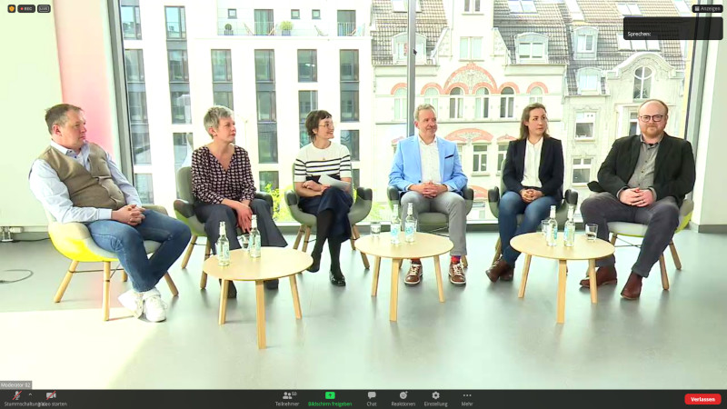 LaawNrw's tweet photo. Heute bei der Veranstaltung „Finden, suchen und verstehen - #Nachrichtenkompetenz heute“ mit Vorstellung des Projektes #DINA - "Digitale Informations- und Nachrichtenkompetenz aktivieren" - des @grimme_institut #medienkompetenz - danke für die informative Vorstellung https://t.co/LEyjHYXTgD