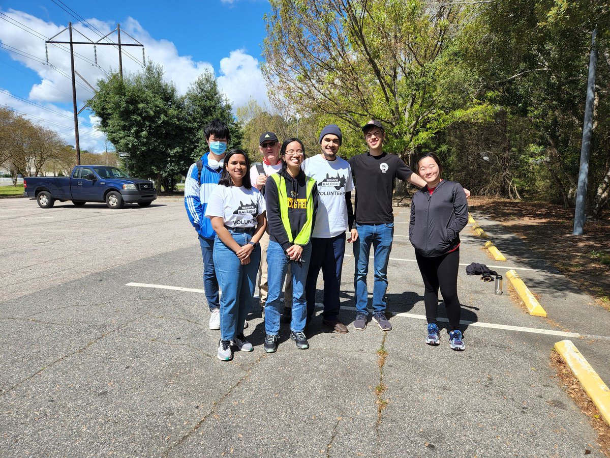 86it_DotCom's tweet photo. Thanks to these awesome @serviceraleigh_ncsu volunteers for participating in our litter cleanup on Saturday! #86it #serviceraleigh #donttrashyourwake #littercleanup #antilitter https://t.co/wZD0dMFS6a