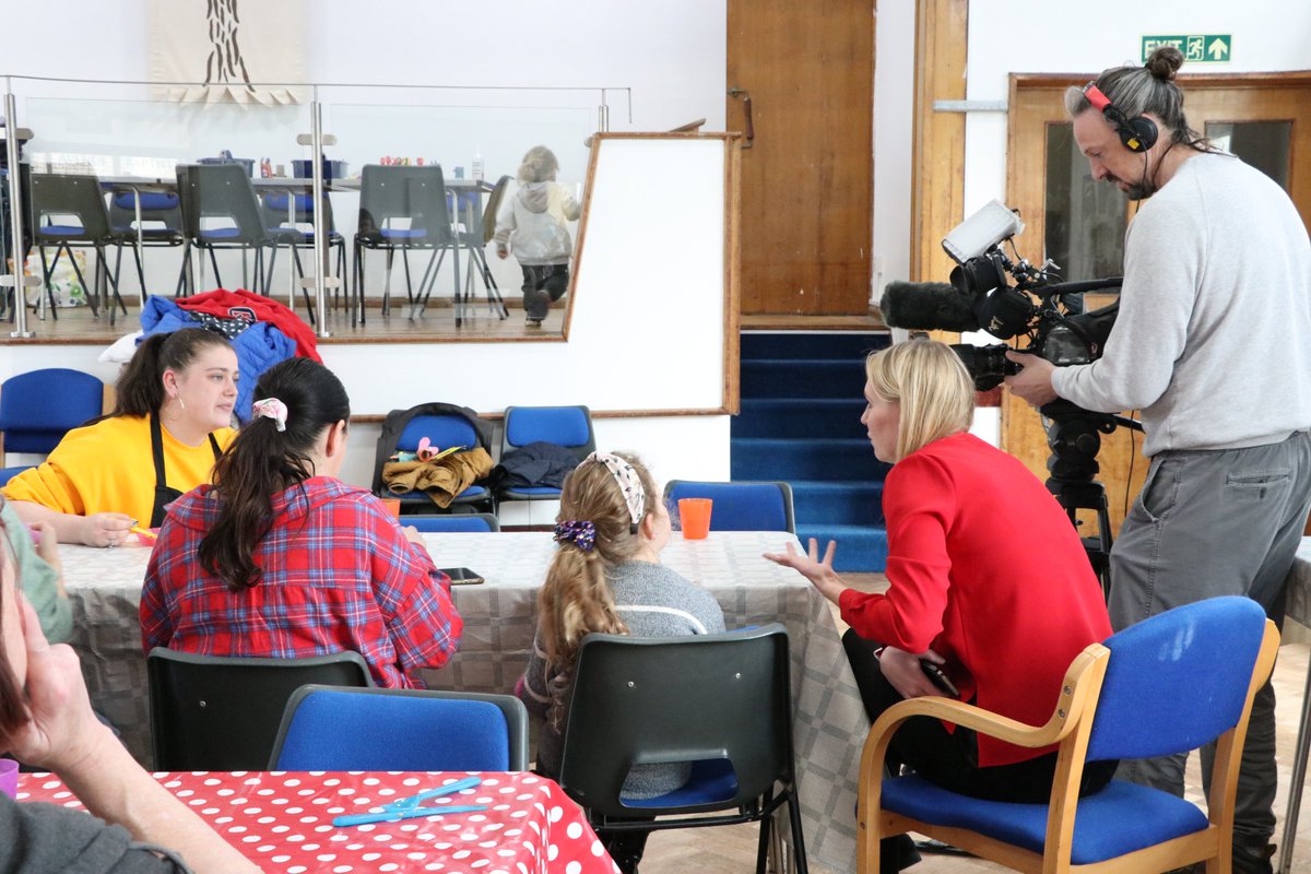 We had a fantastic #GoodGrubClub today in Millbrook, #Southampton🌟

It was great to be joined by <a href="/BBCSouthNews/">BBC Hampshire & Isle of Wight</a> to chat about how both the club and our campaign, #LivingWell2022 are helping families face the #CostOfLivingCrisis.

Tune in to <a href="/BBCNews/">BBC News (UK)</a> at 6.30pm to watch! #ukhousing