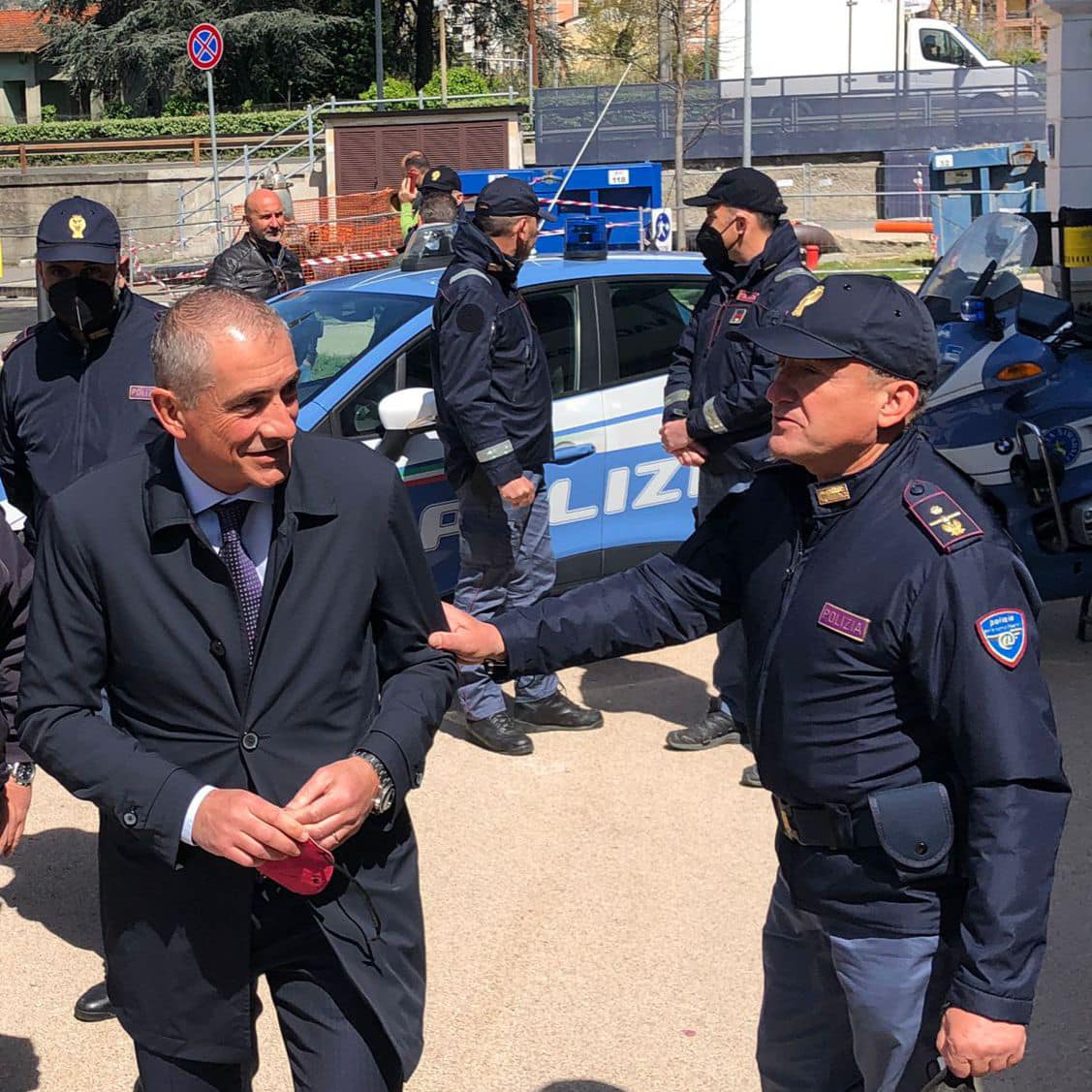 CostaAndrea70's tweet photo. #170anni di #PoliziadiStato. Le celebrazioni all’hub di #Spezia sono l’occasione per rinnovare gratitudine per il loro lavoro che, anche in questi 2 anni di pandemia, è stato dimostrazione di efficienza e dedizione alla comunità. Auguri alle forze dell’ordine 🇮🇹#essercisempre https://t.co/mBdOAxhF0P