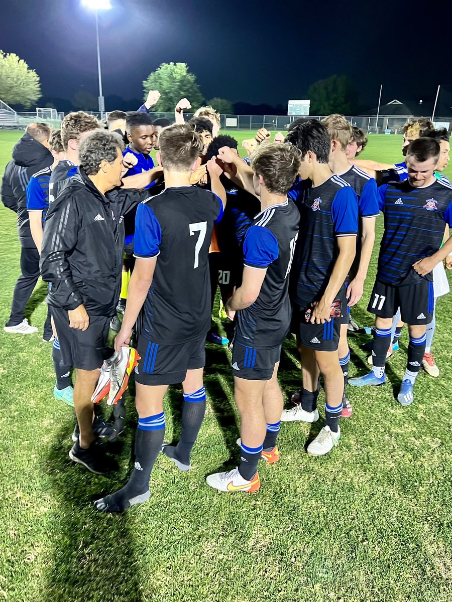 SolarU19EYDP's tweet photo. The @dallascup quest for the #GoldenBootTrophy continues with a 2️⃣-0️⃣ win over the @BarcaAcademyAZ. 

Next up on Wednesday is a local derby vs. @FCDallasYouth 03B - come check us out at @MoneyGramPark - Field #1️⃣

#dallascup #solarnation #ourjourney🏆 https://t.co/JZoyr2FXZd