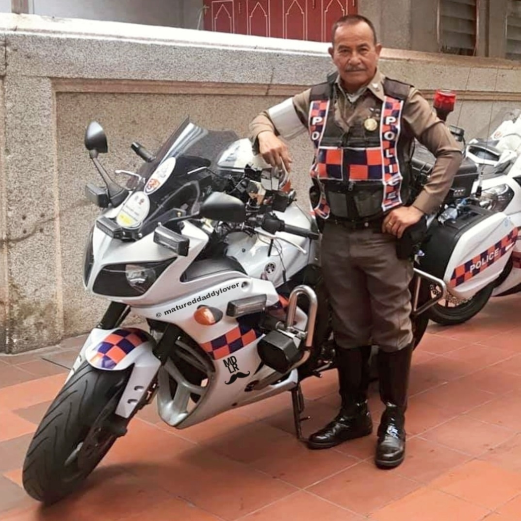 matureddaddylvr's tweet photo. How's this fantasy Thai daddy traffic police for the day?
*original photo is a young cop*
#motorcyclecop #patrolcop #policefetish #copfetish #bootedcop #bootedpolice #daddycop #daddypolice #trafficpolice #trafficcop
#uniformfetish #policeuniform #mustachedaddy #thaipolice https://t.co/Pb7iDUi0Hn