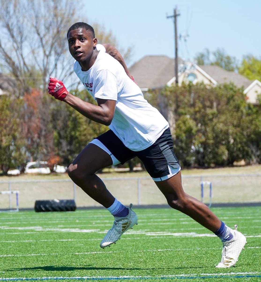 EliteGrindhard's tweet image. “The true cost of following your dreams isn’t what you sacrifice when you chase them, it’s what you lose when you don’t”

@3seasonz_ 🔒

 #dbu #defensiveback #dbworkout #linebacker #skillwork #lockdown #ncaa #txhsfb #grindhard #hsfb #training #grind #offseasontraining