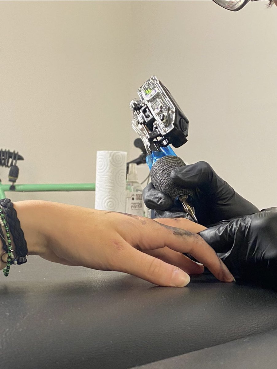 lamainverteTT's tweet photo. Welcome to my world and nice to meet you 🦋 
#NFTartist or #tattooartist https://t.co/9CPfYzvGe7