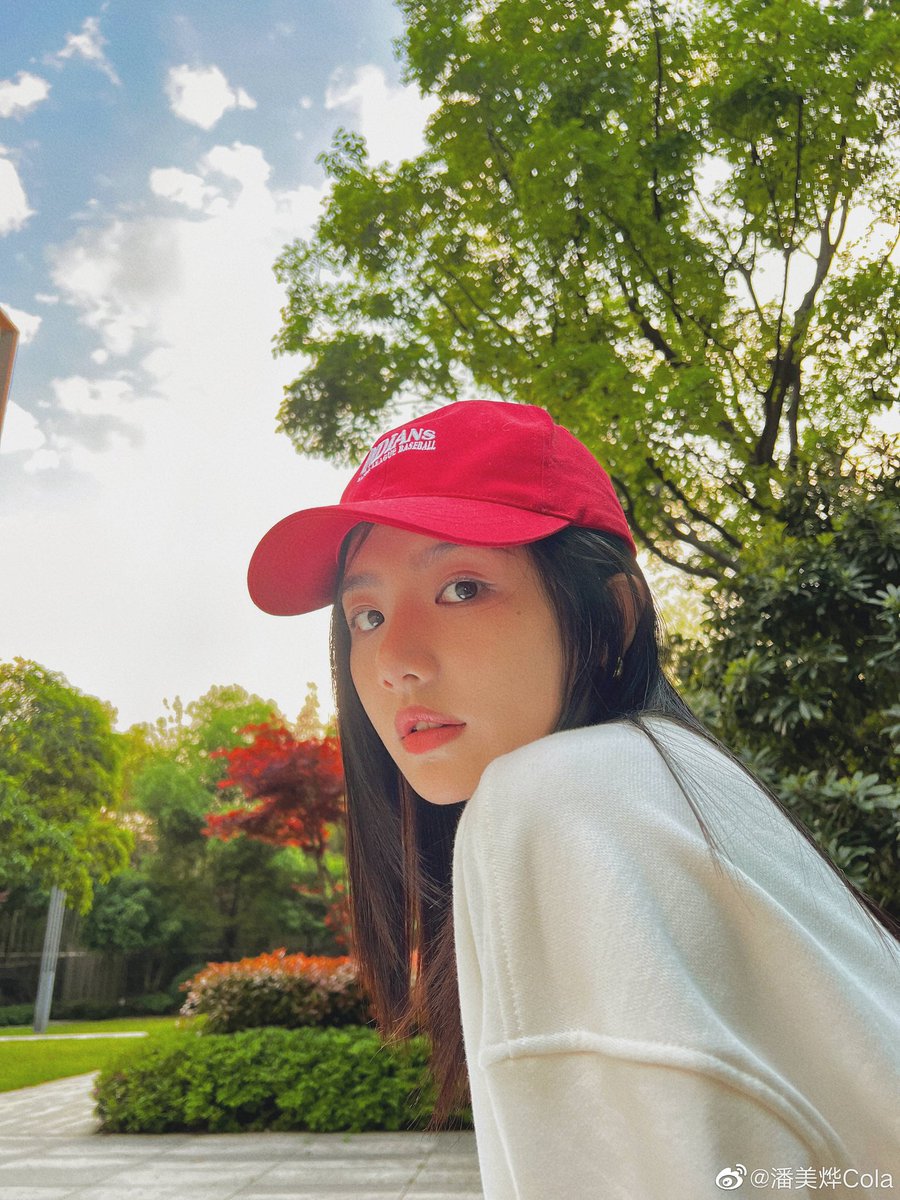 dengweii's tweet photo. [Pan Mei Ye's Weibo Update]
📆220412

Caption : All the flower are bloom, and my spring is almost stolen

#PanMeiye #MissTheDragon #DengWei #ifvoicehasmemory #판메이예 #潘美烨 #반미엽 #พานเหม่ยเย่ #รักนิรันดร์ราชันมังกร #遇龙 #ForeverLove #whenwewereyoung #WithTheStars https://t.co/pZHoQndySF