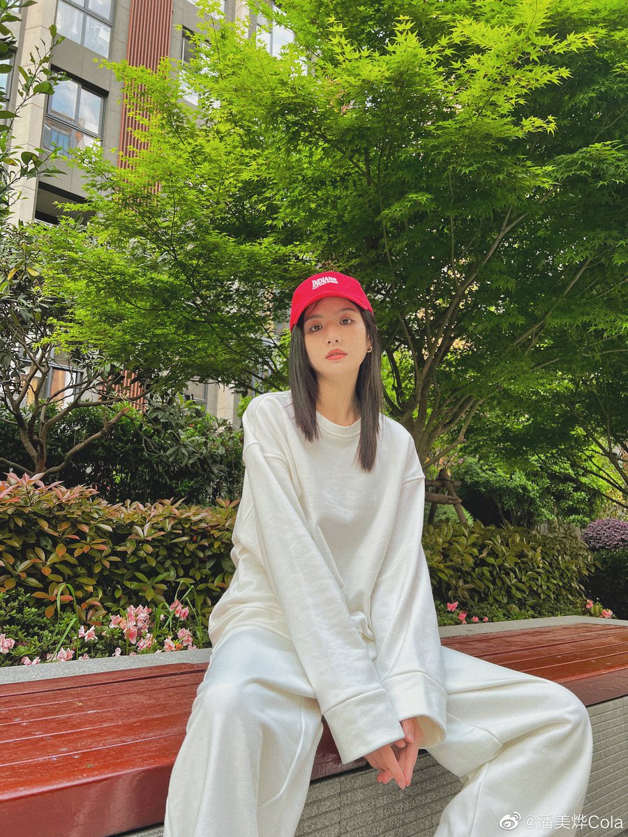 dengweii's tweet photo. [Pan Mei Ye's Weibo Update]
📆220412

Caption : All the flower are bloom, and my spring is almost stolen

#PanMeiye #MissTheDragon #DengWei #ifvoicehasmemory #판메이예 #潘美烨 #반미엽 #พานเหม่ยเย่ #รักนิรันดร์ราชันมังกร #遇龙 #ForeverLove #whenwewereyoung #WithTheStars https://t.co/pZHoQndySF