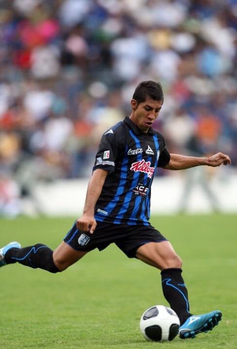 Por tu fidelidad hacia Gallos Blancos.
Por jugar con el corazón en la mano.

Que los cumplas feliz, te queremos Raúl.
<a href="/rr14rico/">Raúl Rico Ramirez</a> 
#GallosBlancos