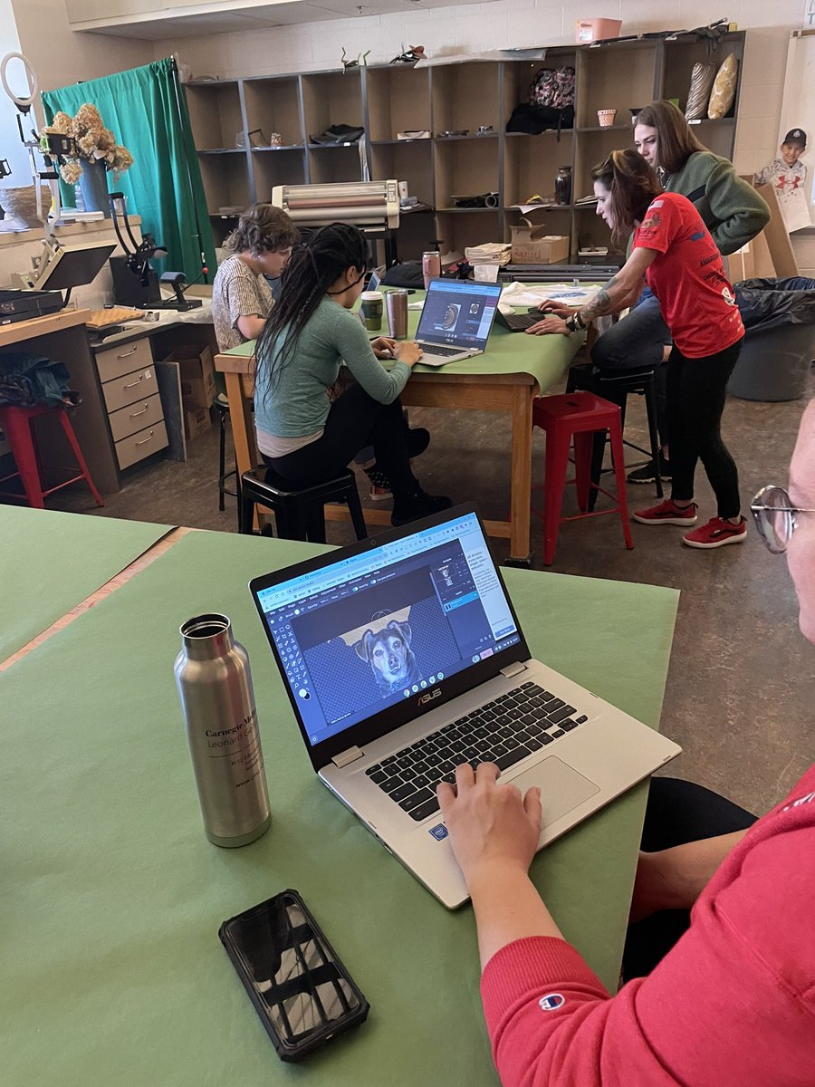 NewCastleAreaSD's tweet photo. Happening Now: @MakerEdOrg #Makingspaces cohort 4 sites learning from @NeCaHiArt how to use graphic design software to make Tshirt designs come to life!  #NCASDMakes #NCASDSteam @mattsmakerspace https://t.co/u0wlH5Tdr5