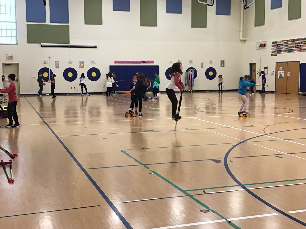 GWPhyEd's tweet photo. Students are having fun juggling, balancing and spinning! #gwgreats https://t.co/ur0R18ZF0F