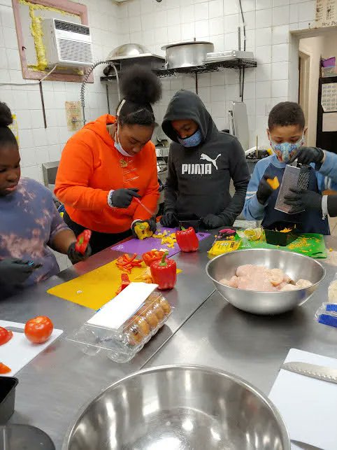 frontlinesto's tweet image. Do you think you can cook? Well come out and prove it tomorrow at 4pm. All you have to do is register on our website before you come in and show off your skills 😎 🍳 🍽️ 
.
.
.
.
#torontoculinary #torontochef #westonfrontlines #torontocook #torontobakery #torontobakers