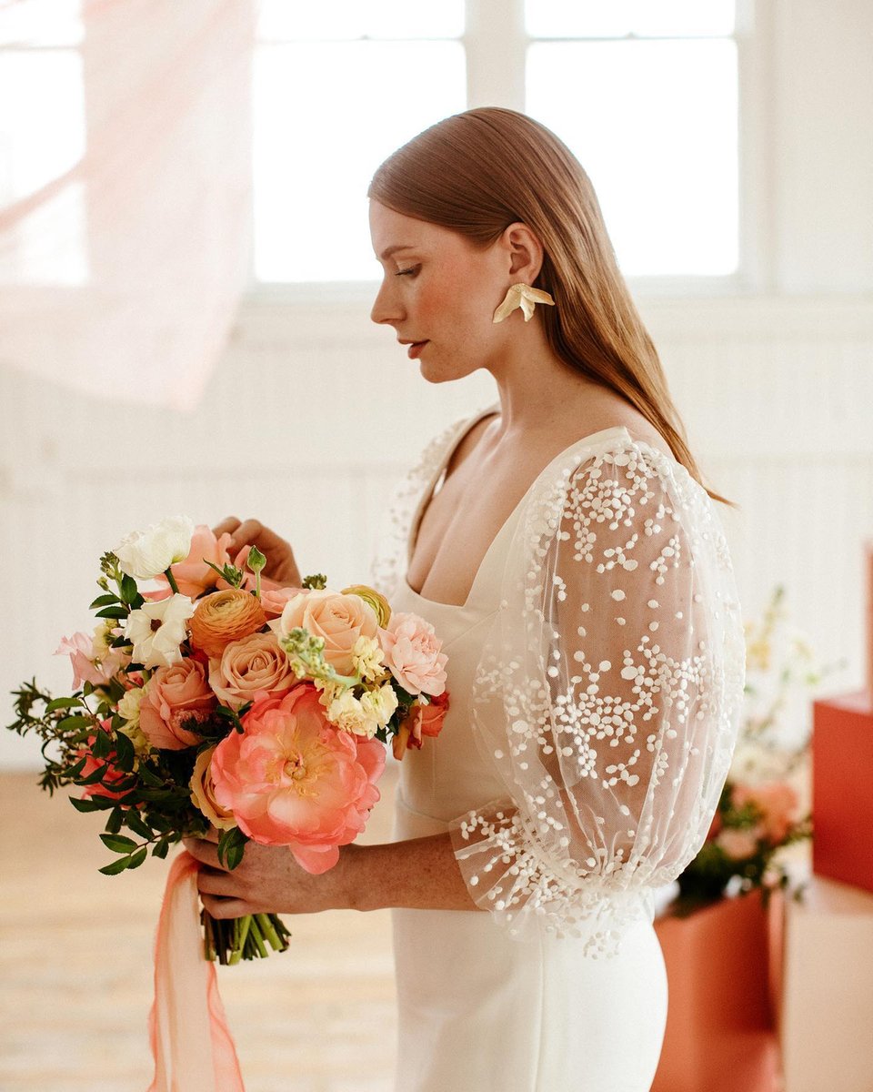 WedBeautiful's tweet photo. Subtle Beauty - Gown, Florals, and Bride.

Repost: @carissamariephotography_
Hope you are enjoying your (Canadian) Thanksgiving long weekend! (In spite of all the covid restrictions of course) 

We won’t be celebrating ours till Wednesday when hubby has the day off..but everyon https://t.co/hCnRkcVjdU