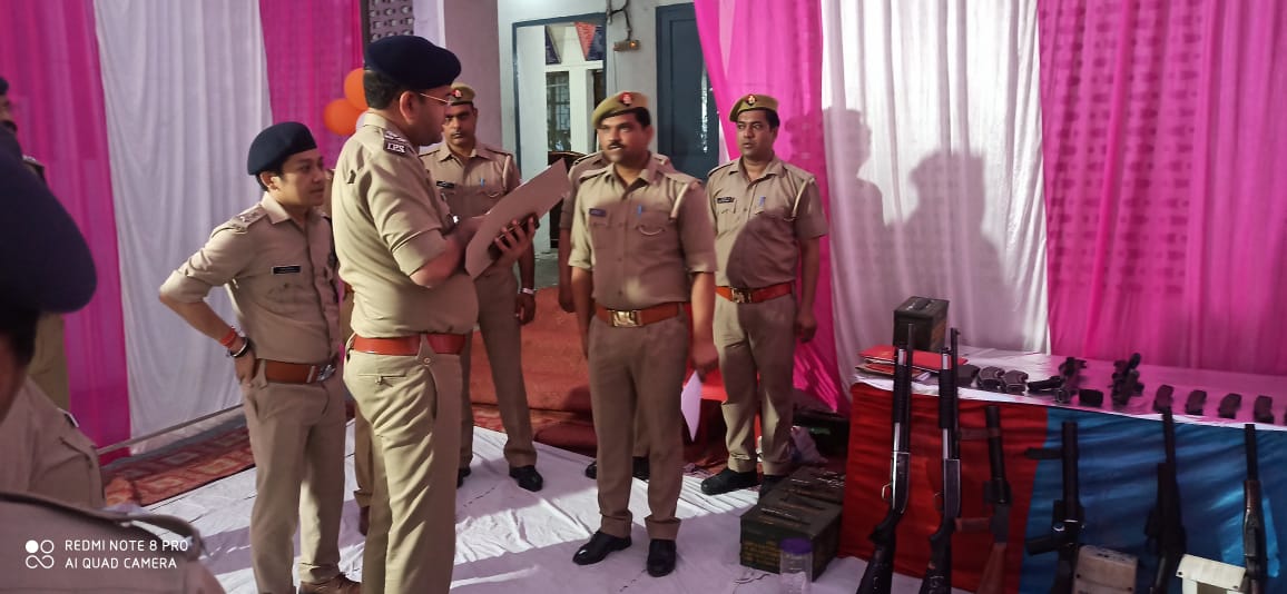 balrampurpolice's tweet photo. #वार्षिक_निरीक्षण_2022
#Digdevipatan महोदय द्वारा को0 उतरौला के प्रभारी निरीक्षक कक्ष ,कार्यालय के अभिलेखों एवं रजिस्टरों, CCTNS ,मालखाना, साइबर हे0डेस्क, महिला हे0 डेस्क, बैरक, भोजनालय,आदि का निरीक्षण कर सम्बधित को आवश्यक दिशा निर्देश दिये गए।
#BalrampurPolice https://t.co/nMCSWHL1Rt