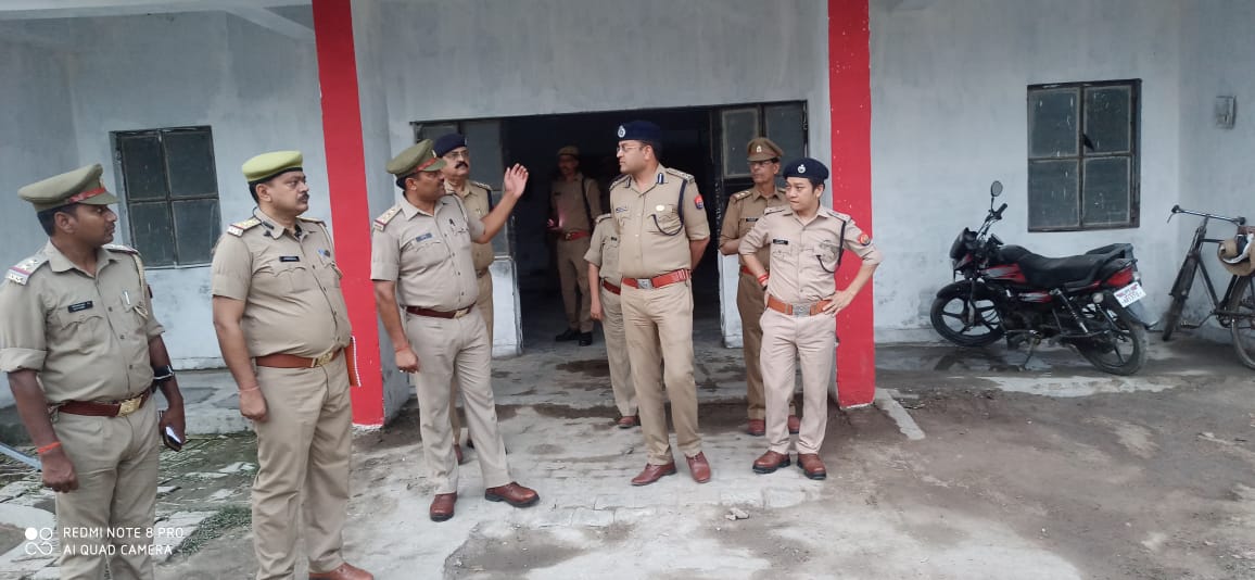 balrampurpolice's tweet photo. #वार्षिक_निरीक्षण_2022
#Digdevipatan महोदय द्वारा को0 उतरौला के प्रभारी निरीक्षक कक्ष ,कार्यालय के अभिलेखों एवं रजिस्टरों, CCTNS ,मालखाना, साइबर हे0डेस्क, महिला हे0 डेस्क, बैरक, भोजनालय,आदि का निरीक्षण कर सम्बधित को आवश्यक दिशा निर्देश दिये गए।
#BalrampurPolice https://t.co/nMCSWHL1Rt