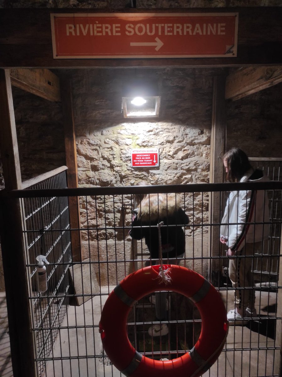 ClgCpe's tweet photo. Après un repas au soleil, nous avons terminé cette journée au #FortPélissier par une visite atypique 😎

Recoins, souterrains et passages secrets pour découvrir la vie du fort❗️

Encore un grand merci à l’équipe #EcoleOuverte et bonnes vacances à tous ! https://t.co/IjZXWBXIHT