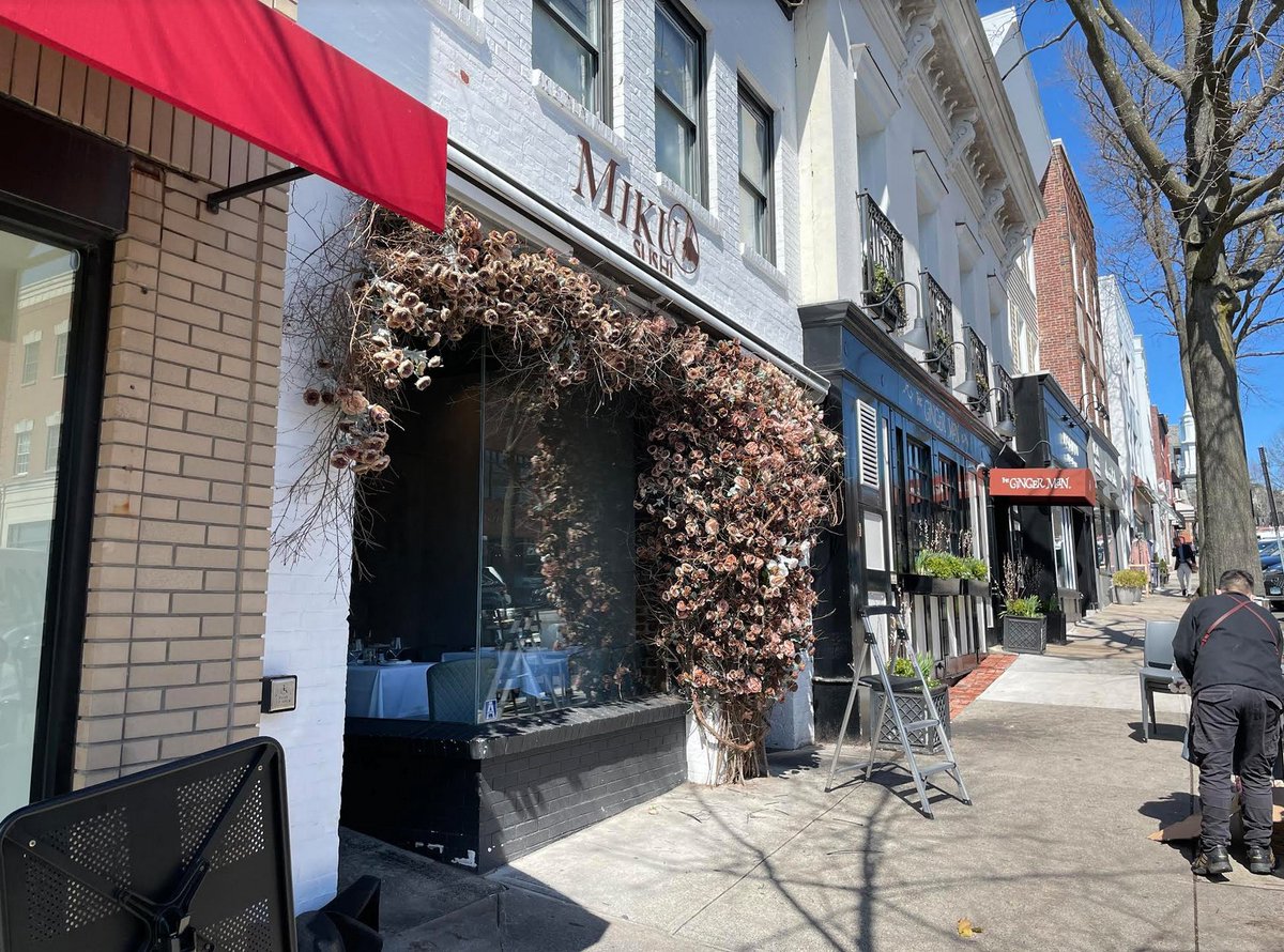 Thursday at 7:00pm the Greenwich Planning &amp; Zoning and the Architectural Review Committee will hold a public workshop via Zoom on regs for signage, awnings and exterior lighting. Tune in! bit.ly/3O6DYZB