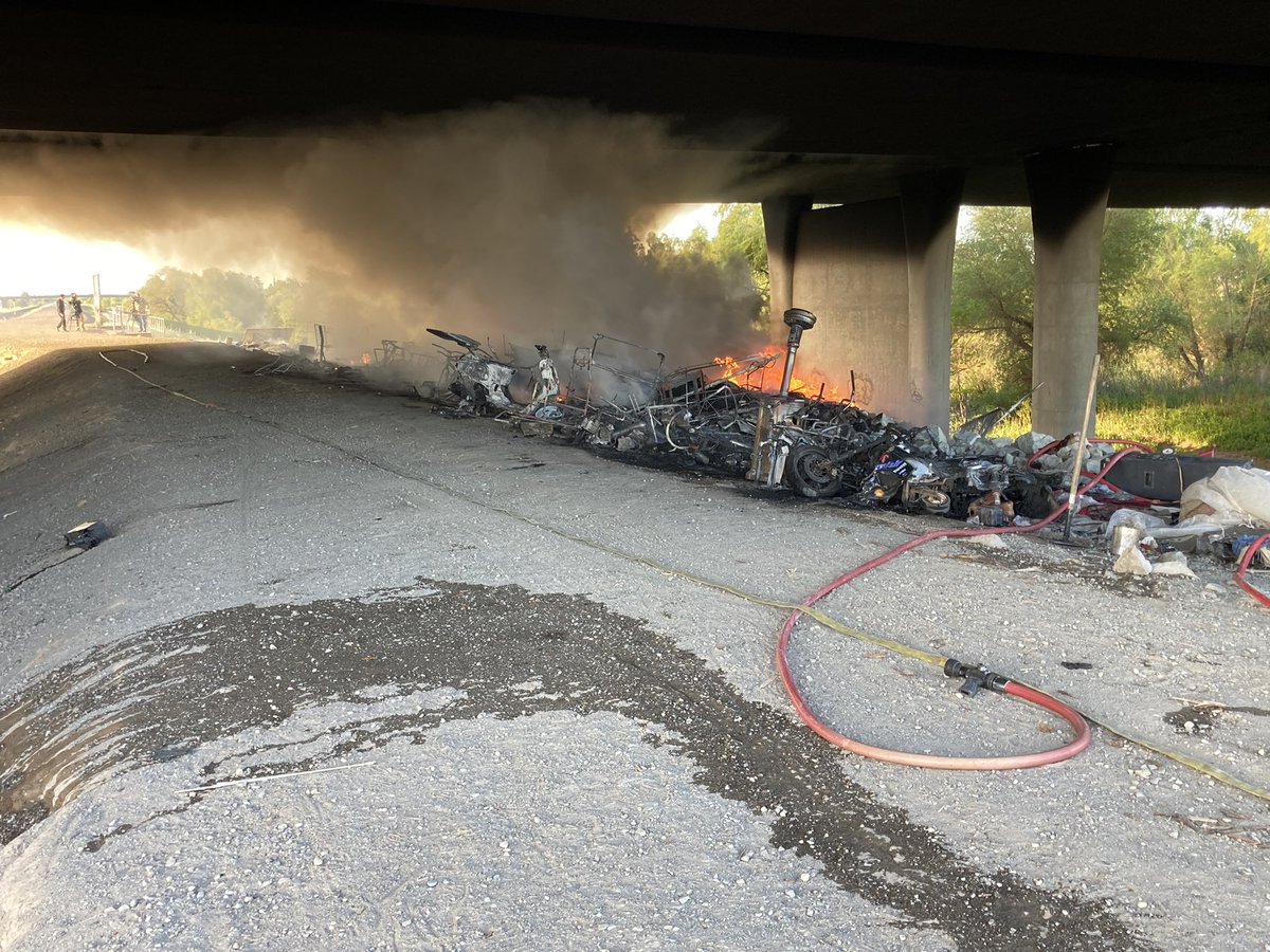 SacFirePIO's tweet photo. Incident info: Homeless debris fire under eastbound I-80 west of Norwood Ave. multiple engines and a water tender were needed due to no hydrants in the vicinity . Decking  of the freeway is not damaged. No injuries reported. https://t.co/fy1TBHwGUE