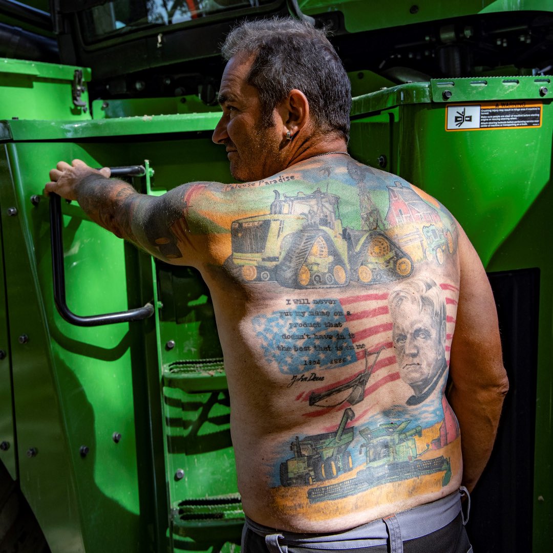 JohnDeere's tweet photo. Nobody: 

Not a single soul: 

John Deere fans: https://t.co/8fAU4IbP4b