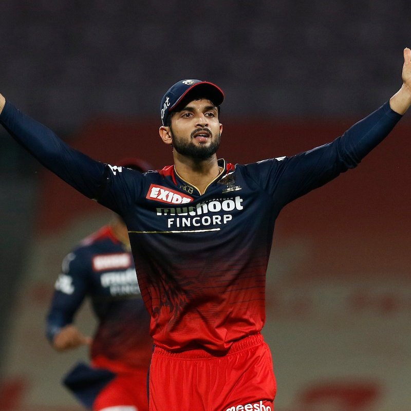 prudentgoa's tweet photo. Goa’s Suyash Prabhudessai makes his debut for Royal Challengers Bangalore against Chennai Super Kings at the Dr DY Patil Sports Academy in Mumbai
#Goa #Cricket #Ipl https://t.co/UbViIEKlWH