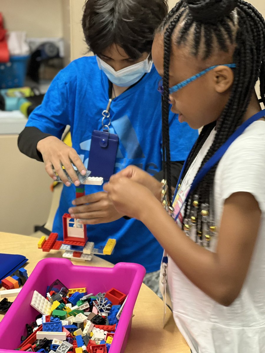 PursleyScience's tweet photo. #exleytweets    Future architects hard at work! Structure and forms.. cubism... minimalism... https://t.co/Duit3n50e2