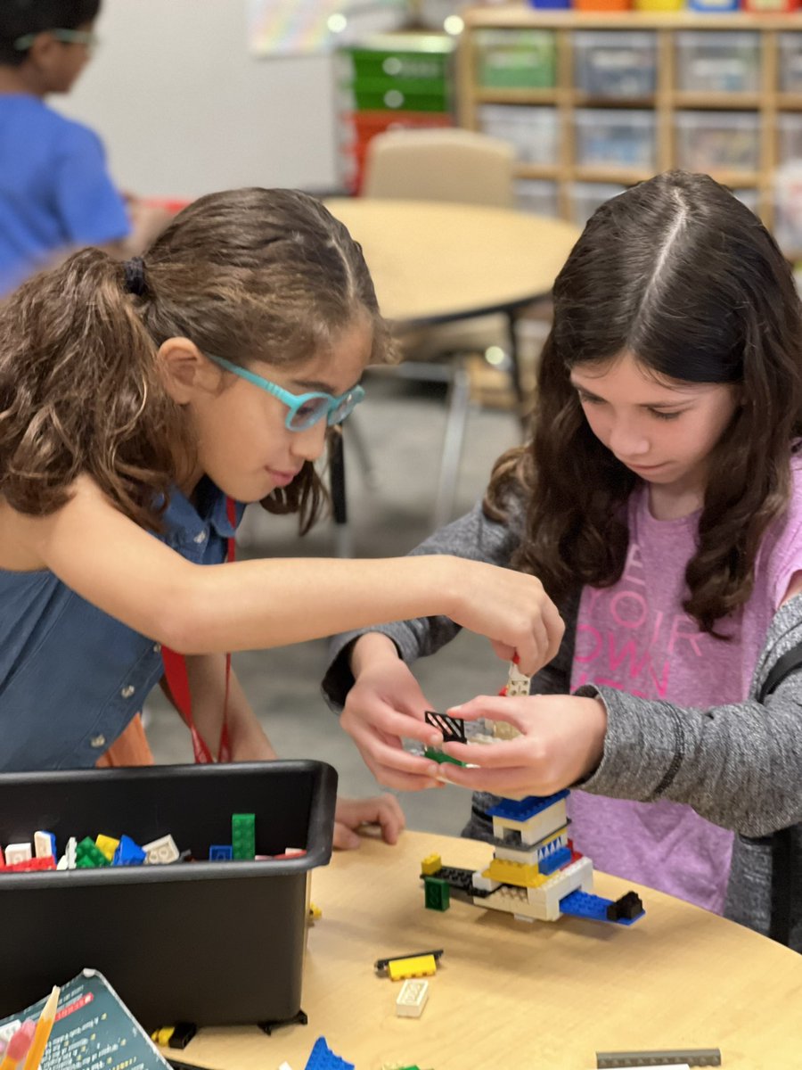 PursleyScience's tweet photo. #exleytweets    Future architects hard at work! Structure and forms.. cubism... minimalism... https://t.co/Duit3n50e2