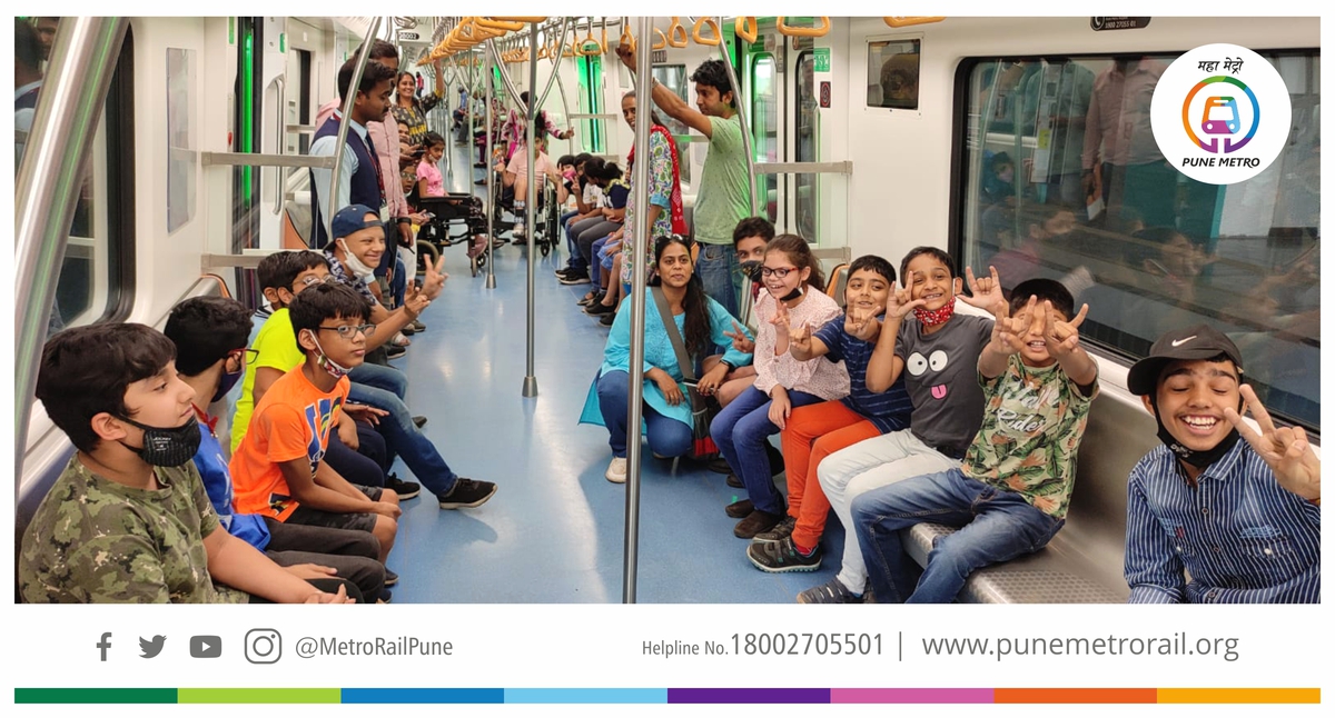 metrorailpune's tweet photo. Some special and differently abled children from The Rewachand Bhojwani Academy experienced a safe and seamless travel along with their staff with the help of PMC Corporator Madhuri Sahasrabudhe.
#AaliApliMetro #FirstRideInMetro #SafeMetro https://t.co/YHL0QiGTaU