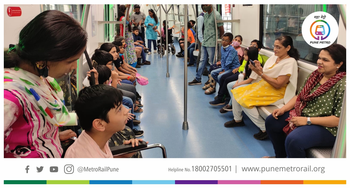 metrorailpune's tweet photo. Some special and differently abled children from The Rewachand Bhojwani Academy experienced a safe and seamless travel along with their staff with the help of PMC Corporator Madhuri Sahasrabudhe.
#AaliApliMetro #FirstRideInMetro #SafeMetro https://t.co/YHL0QiGTaU