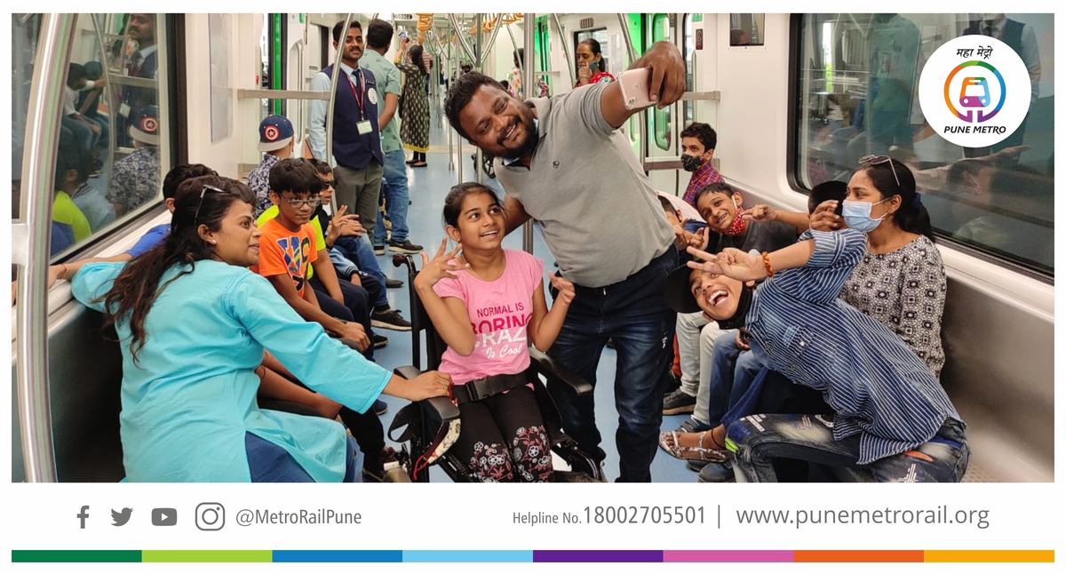 metrorailpune's tweet photo. Some special and differently abled children from The Rewachand Bhojwani Academy experienced a safe and seamless travel along with their staff with the help of PMC Corporator Madhuri Sahasrabudhe.
#AaliApliMetro #FirstRideInMetro #SafeMetro https://t.co/YHL0QiGTaU
