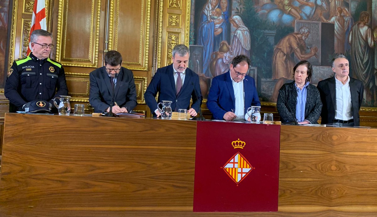 El primer tinent d’alcaldia <a href="/jaumecollboni/">Jaume Collboni</a> i el Secretari de Treball de la Generalitat de Catalunya,   Enric Vinaixa, signen un protocol de cooperació amb Inspecció de Treball de Catalunya per garantir el compliment de la normativa laboral a la ciutat.