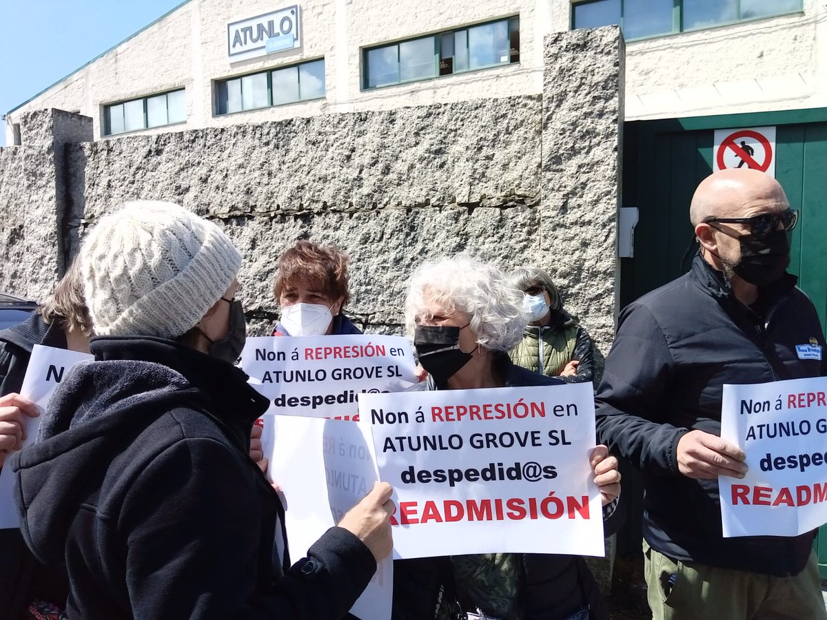 galizaCIG's tweet photo. 🗣️Un grupo de traballadoras/es de Atunlo O Grove clama pola readmisión de 14 compañeiras/os

✊Desenvolveron unha protesta convocadas/os pola FGAMT-CIG para rexeitar os despedimentos

ℹ️ https://t.co/DWGJjpjtbB

#AtunloOGrove #Atunlo #Conservas #SectorConserveiro https://t.co/cNrNkHs9b6
