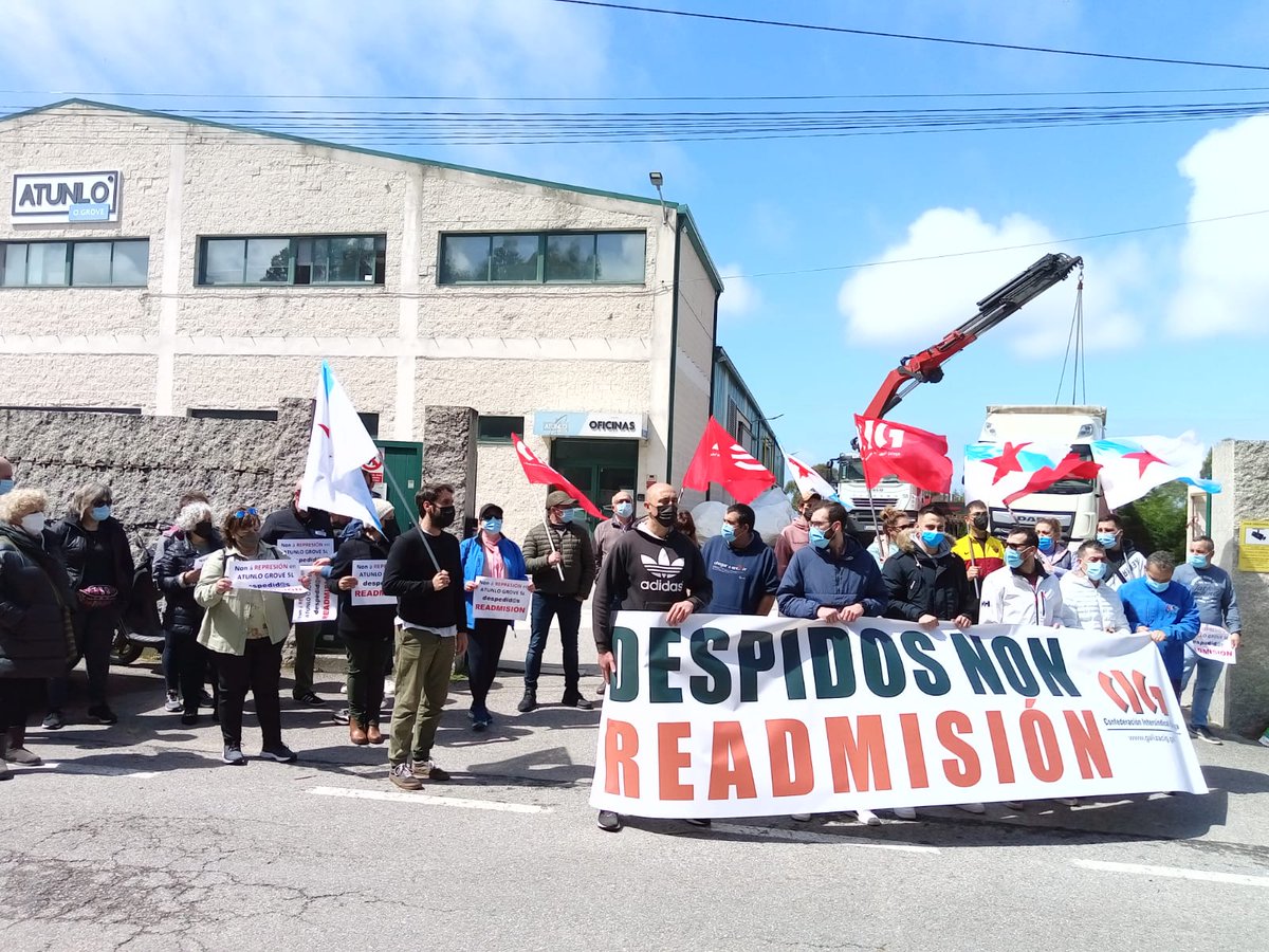 galizaCIG's tweet photo. 🗣️Un grupo de traballadoras/es de Atunlo O Grove clama pola readmisión de 14 compañeiras/os

✊Desenvolveron unha protesta convocadas/os pola FGAMT-CIG para rexeitar os despedimentos

ℹ️ https://t.co/DWGJjpjtbB

#AtunloOGrove #Atunlo #Conservas #SectorConserveiro https://t.co/cNrNkHs9b6