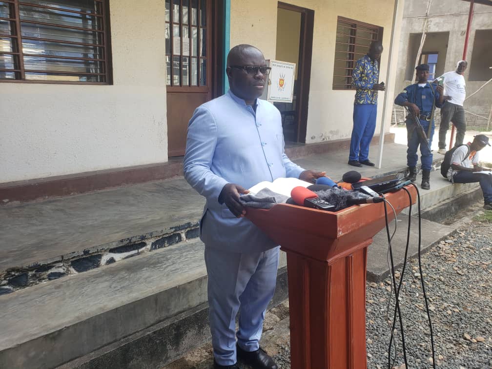 iwacuinfo's tweet photo. #Burundi: Le gouverneur Nitunga indique que les familles qui restent encore hébergées au #CEMINA seront bientôt délocalisées vers un espace de 5 hectares à #Mutambara https://t.co/BzEEBeJ8Je