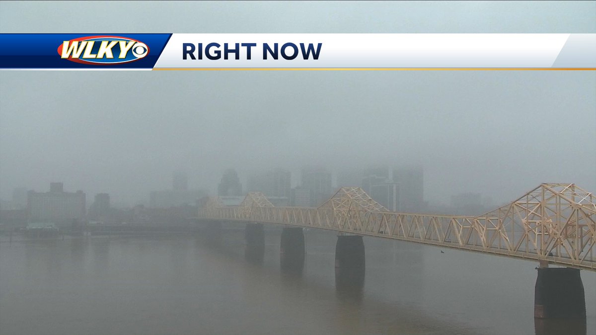 WLKYMoRose's tweet photo. #Fogsweats over downtown, right now. Give yourself extra space between cars, as visibility may be reduced. #Knowbeforeyougo #WLKY https://t.co/jfdKtAAPIW