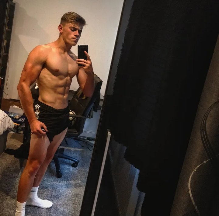 AlphaDhylan's tweet photo. your favorite place, where a true alpha, it's your duty to make me live like a king 🤴🏻😈🔥 
#CASHMASTER #Findom https://t.co/442Xjpcz4W