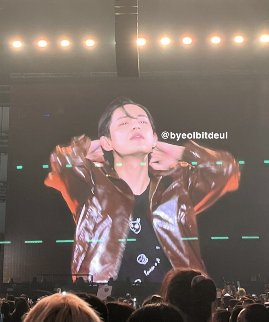 not 2 b weird, but i just know taehyung smells good 😭
📸: <a href="/byeolbitdeul/">the genre⁷</a>