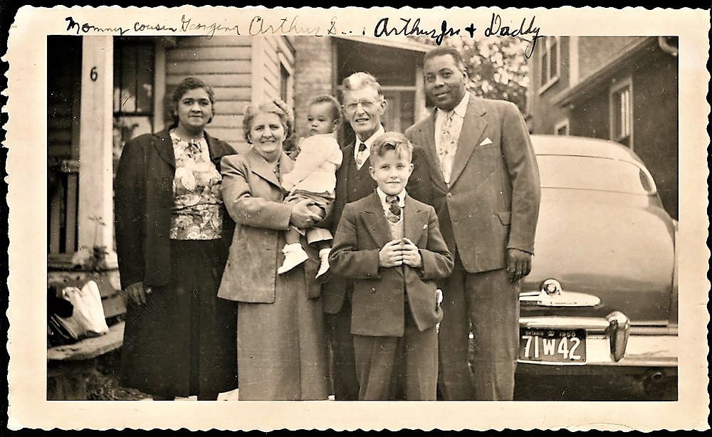 brock_library's tweet photo. #AllDressedUp – It’s such a lovely day. Let’s take a gander at some lovely people.
Not sure where they were heading, the Bell/Sloman families are looking very sharp in this c.1940 photo. One of our favourite images in the Brock Archives.
#MuseumRumble #MuseumsOfNiagara #BrockU https://t.co/th2aDVZA1W