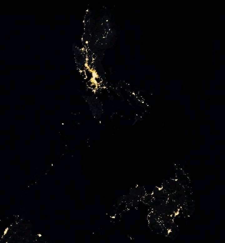 chittaneo_k's tweet photo. someone posted this as symbolism for what is happening in Visayas right now, it's so heartbreaking. we are not heard on a national level 😔 💔 #AgatonPH #LeyteNeedsHelp #IloiloNeedsHelp #CapizNeedsHelp SUPPORT AGATON RELIEF OPS https://t.co/EMxiJYHHoP