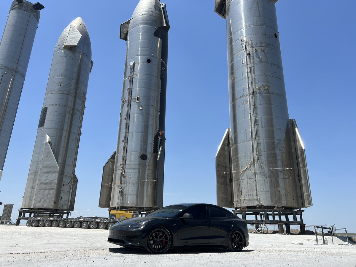 BLKMDL3's tweet photo. Both of @elonmusk creations in one place https://t.co/k7cMSRwxRQ