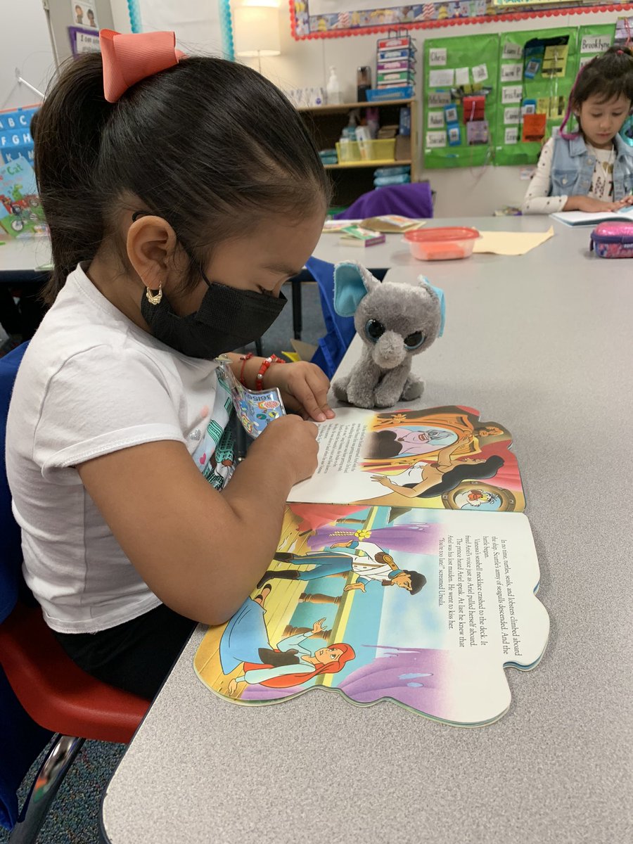 kinderfryes's tweet photo. Reading to our reading buddies for DEAR day! #AldineReads #GreatnessEmerging @Magrill_AISD @Magrill_LMC https://t.co/Ipax26M57j