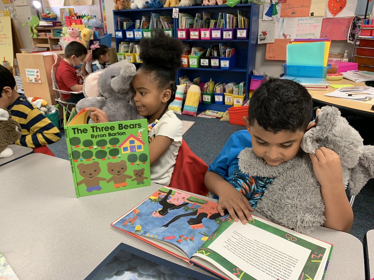 kinderfryes's tweet photo. Reading to our reading buddies for DEAR day! #AldineReads #GreatnessEmerging @Magrill_AISD @Magrill_LMC https://t.co/Ipax26M57j
