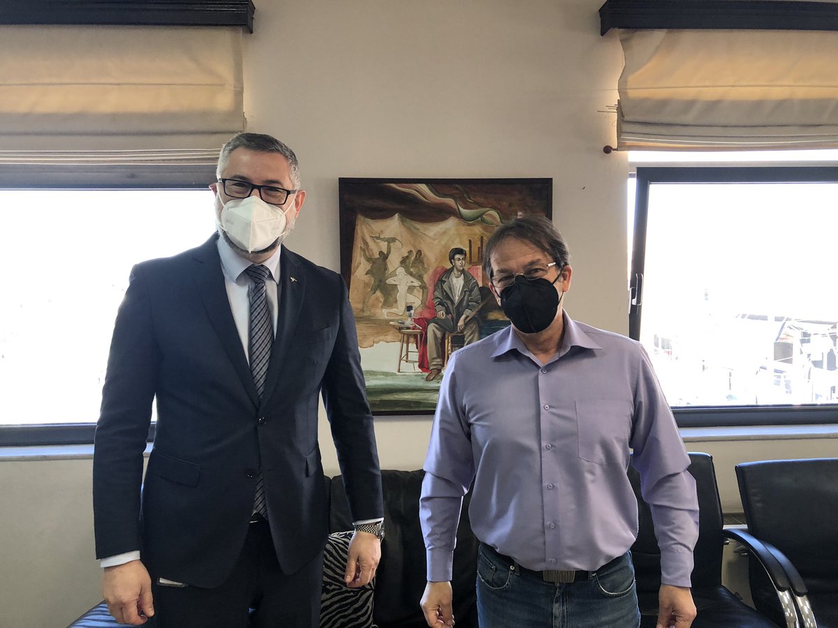 AusAmbAthens's tweet photo. Very pleased to meet with the Mayor of Drapetsona-Keratsini Christos Vrettakos &amp; his associates. So much history in this place, home to thousands of #MinorAsia refugees who arrived a century ago, so much culture, but also deep personal connections going back to my grandparents. https://t.co/nYUriI6BTD