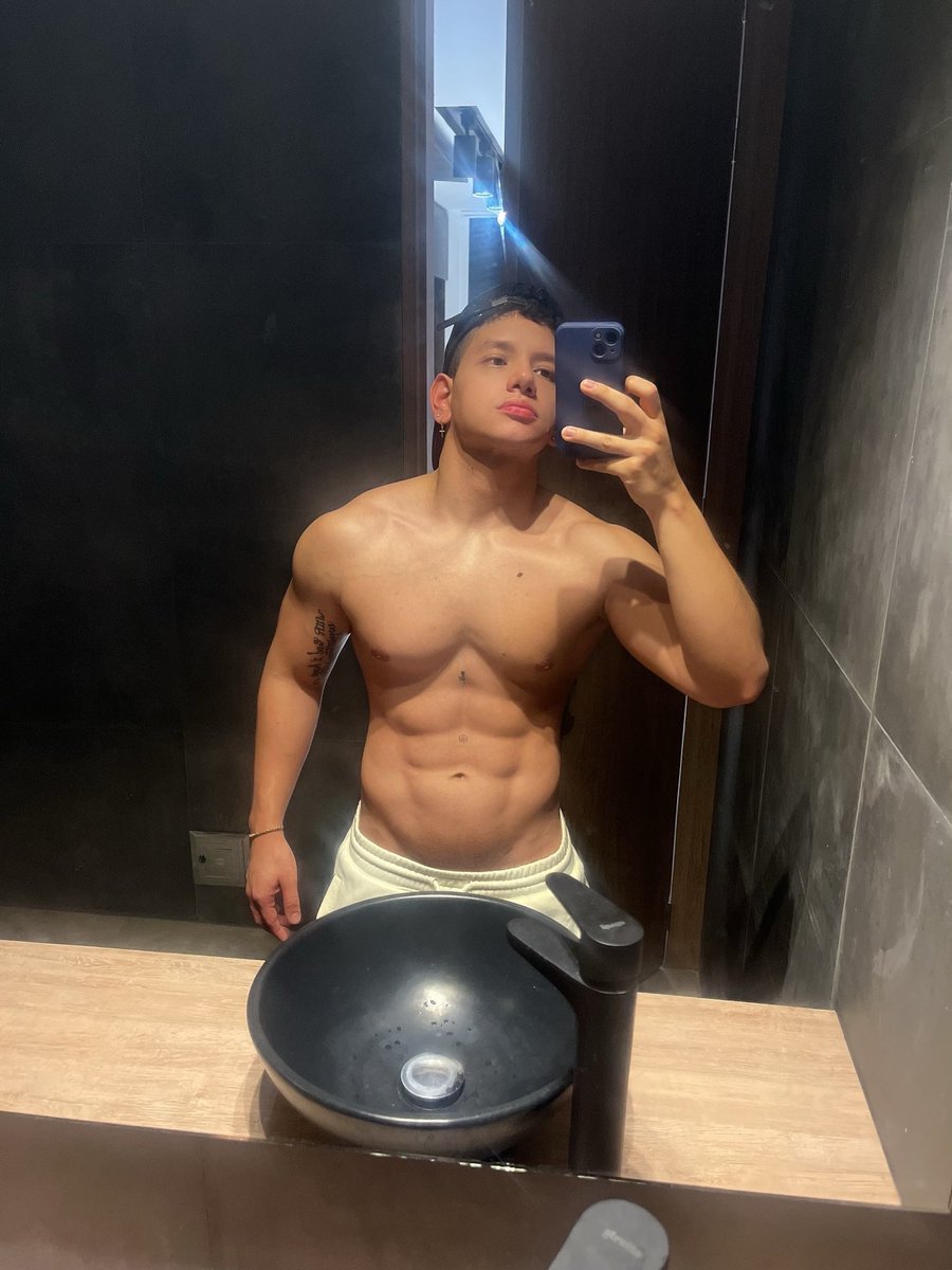 babyganster0's tweet photo. https://t.co/2pM6DnezxH