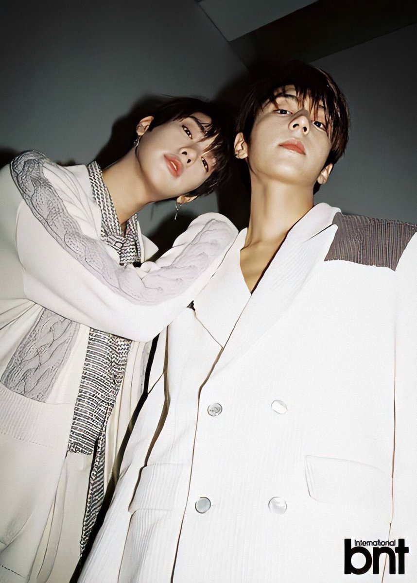 SUNGYOONLOOKS's tweet photo. with @SYTLOOKS 🐥🐰💕
HAPPY TAG DAY!~ 🎂🎈🎉

#OurOasisYoungtaekDay 
#아기_병아리_영택이_생일_삐약삐약 
#골든차일드 #GoldenChild 
@GoldenChild @Hi_Goldenness 
#최성윤 #ChoiSungyoon #와이 #Y https://t.co/B58tHXDBCT