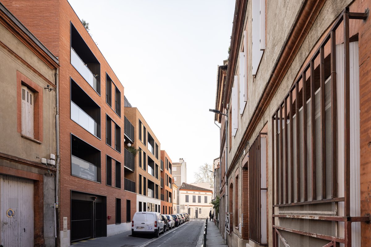 #Projet : Nouveau reportage du Cour Saint Cyp à #toulouse par #NicolasDaSilvaLucas

+ de photos ici : bit.ly/376sLb3

#habitat #occitanie #photographie #architecture #brique #greencity #taa #teamarchi #logements #france