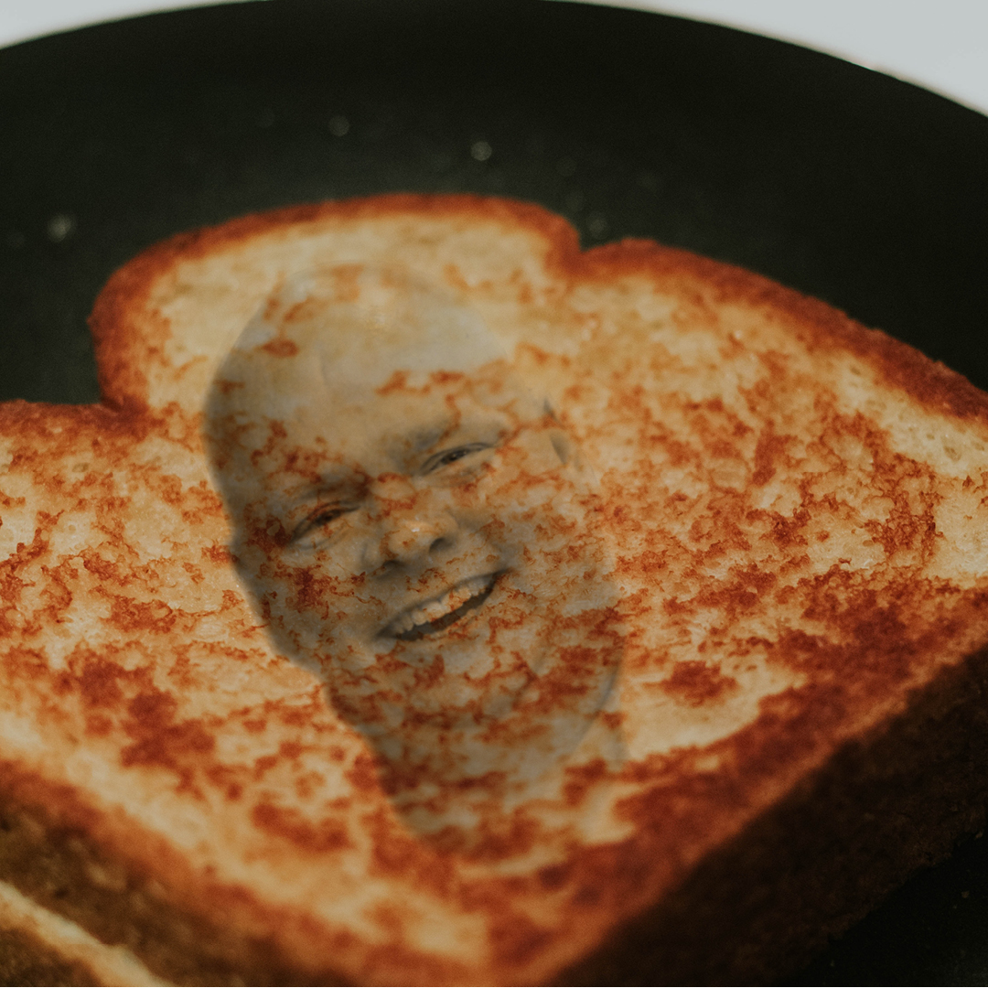 #DidYouKnow a 10-year-old grilled cheese once sold at auction for $28k because it supposedly bore the image of the Virgin Mary? I wonder how much a grilled cheese with Keith’s face on it would go for.... Happy #NationalGrilledCheeseDay!
#foodie #forkyeah #blackplatecatering