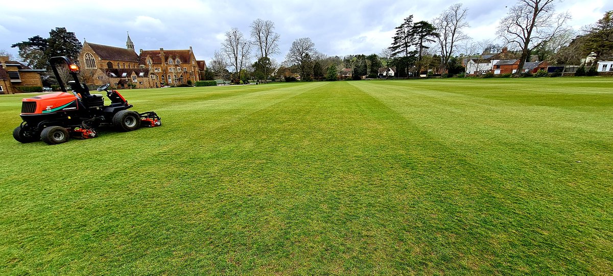 BloxhamGrounds's tweet photo. The outfields dried out quite quick after the rain this morning so we got our @JacobsenTurf Fairway 250 mower out to cut Main field. It always does a great job #GroundsmansLife #MainField #Bloxham https://t.co/tfj3etwnym
