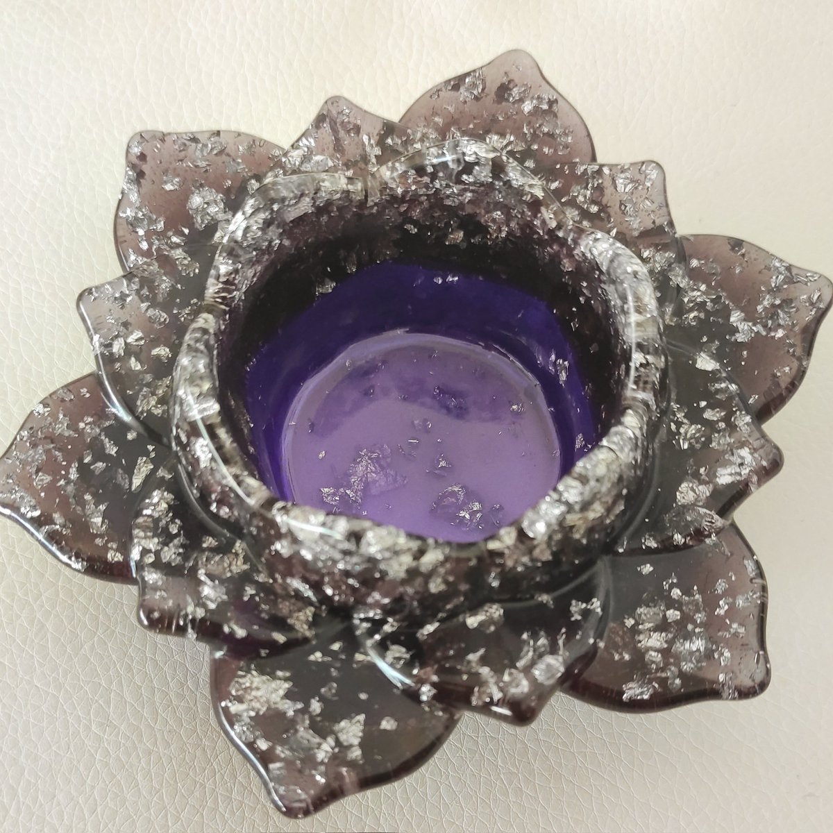 Graofa's tweet photo. Resin-Kerzenhalter ✨

#Resin #Resinart #Art #Kunst #Candle https://t.co/uKJK695Chd
