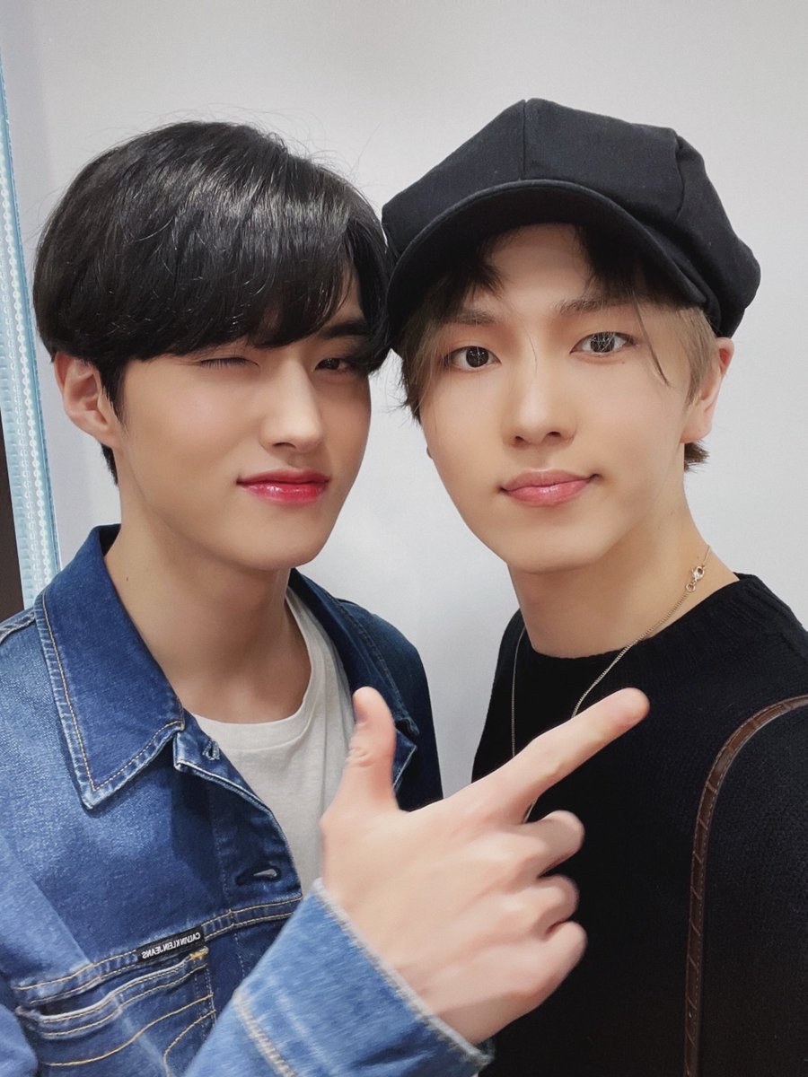 2gguarchive's tweet photo. one year ago, hyunggu posted the last 2ggu selcas that we have, so non happy anniversary to the last 2ggu selcas 

 :  #펜타곤 #여원 #YEOONE #키노 #KINO @CUBE_PTG https://t.co/UGenF7vdxZ
