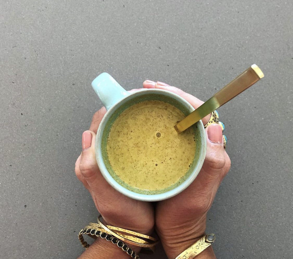 Golden Milk Latte. 💛 Your daily dose of adaptogens, anti-inflammatories, blood purifiers & digestives. Sugar-free, caffeine-free, 100% herbal & easy to prepare. ✨

#goldenmilk #goldenmilklatte #turmericlatte #turmericmilk #ayurvedicmedicine #ayurvedalife