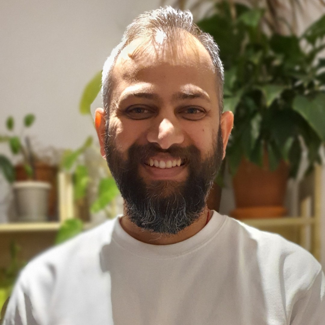 mbhltd's tweet photo. The MBH team would like to congratulate Amit Patel on passing his RIBA Part 3 and becoming an Architect. Congratulations Amit! https://t.co/2IduZg3wn9