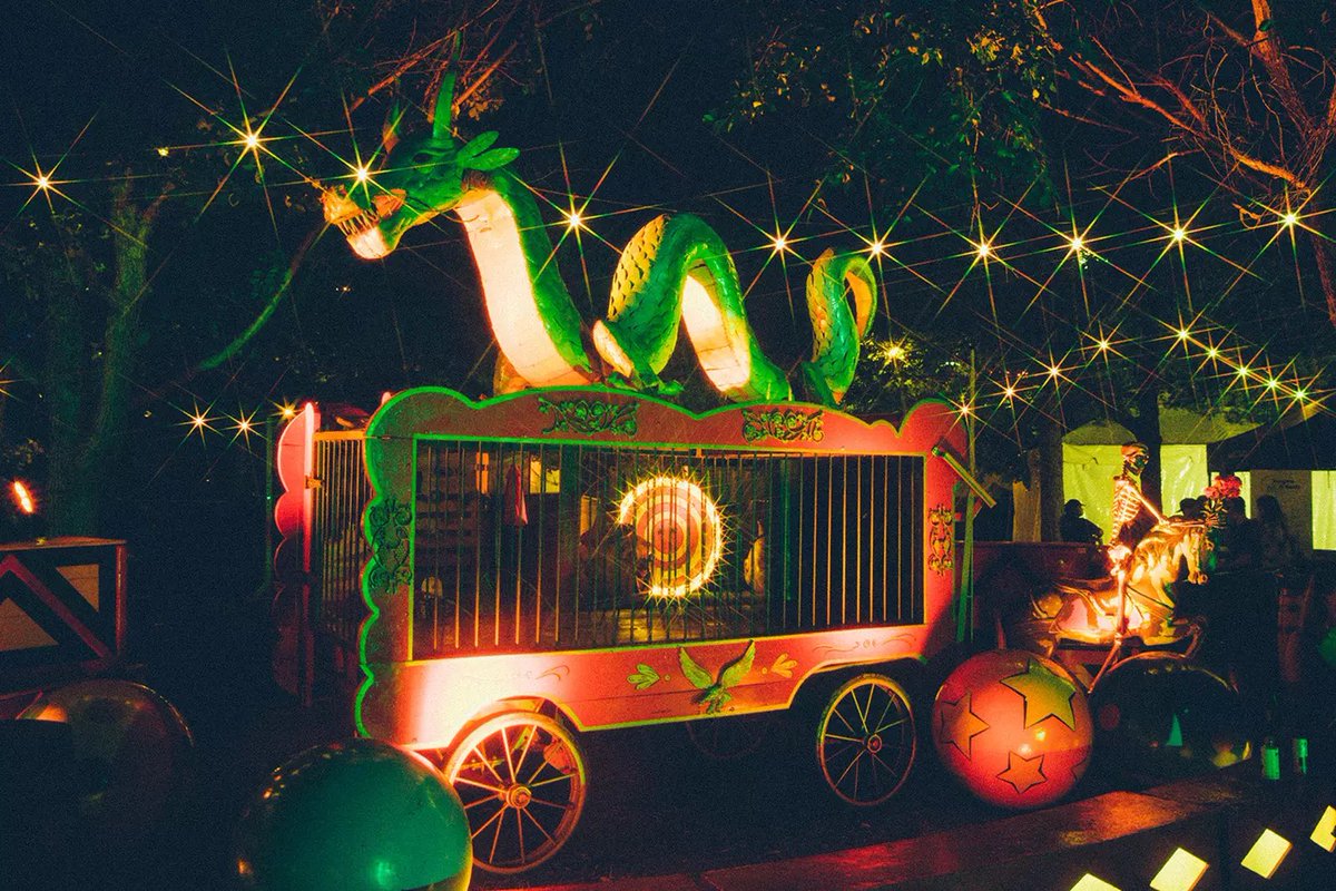 wrld_mag's tweet photo. L’incroyable campagne publicitaire de Travis Scott pour Astroworld 🎡 https://t.co/YqRV5tepe1